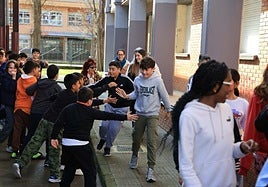Despedida del colegio El Llano a los alumnos del Rey Pelayo