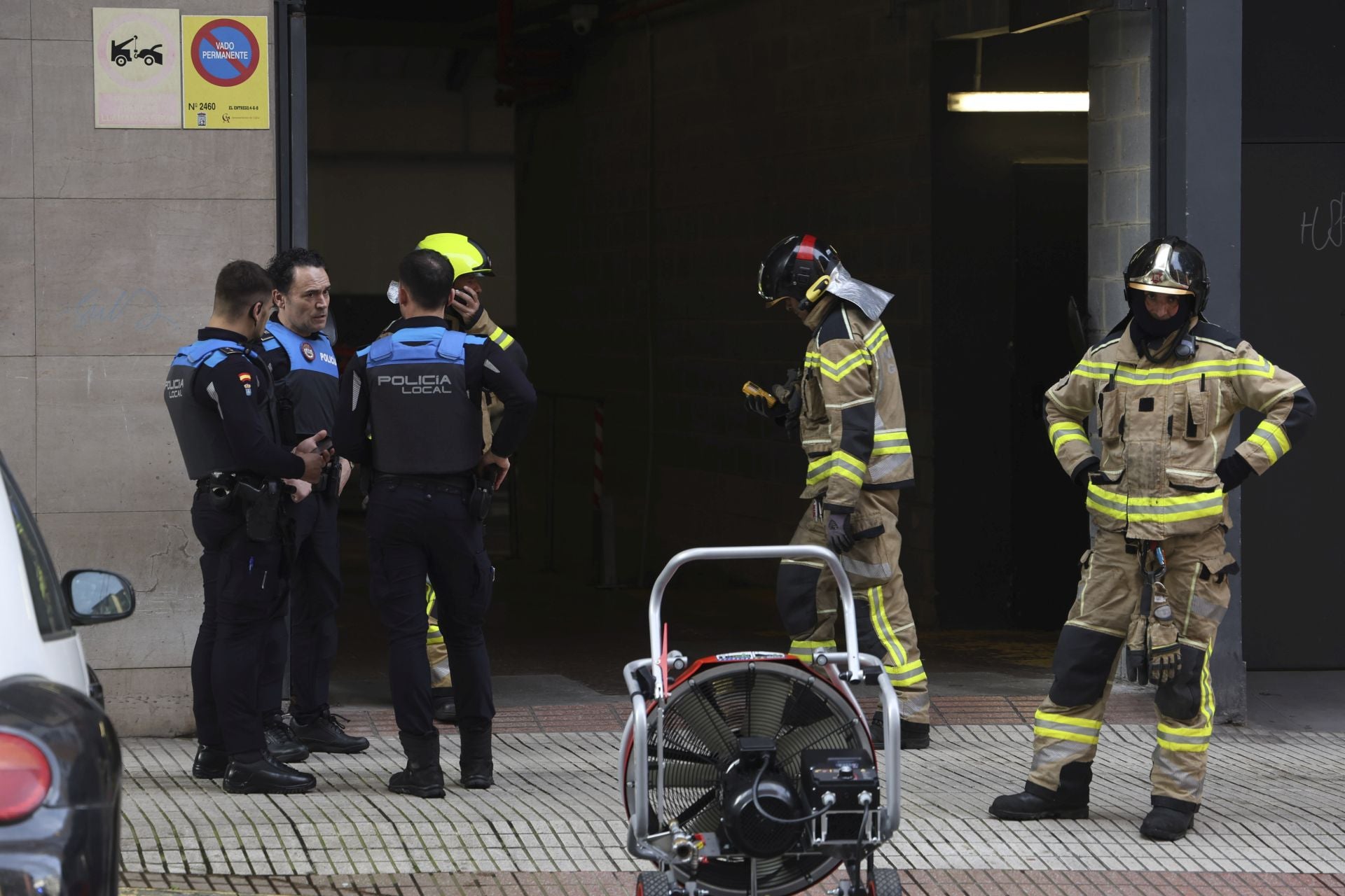 Alarma en Gijón por un incendio en un garaje que obligó a desalojar un gimnasio