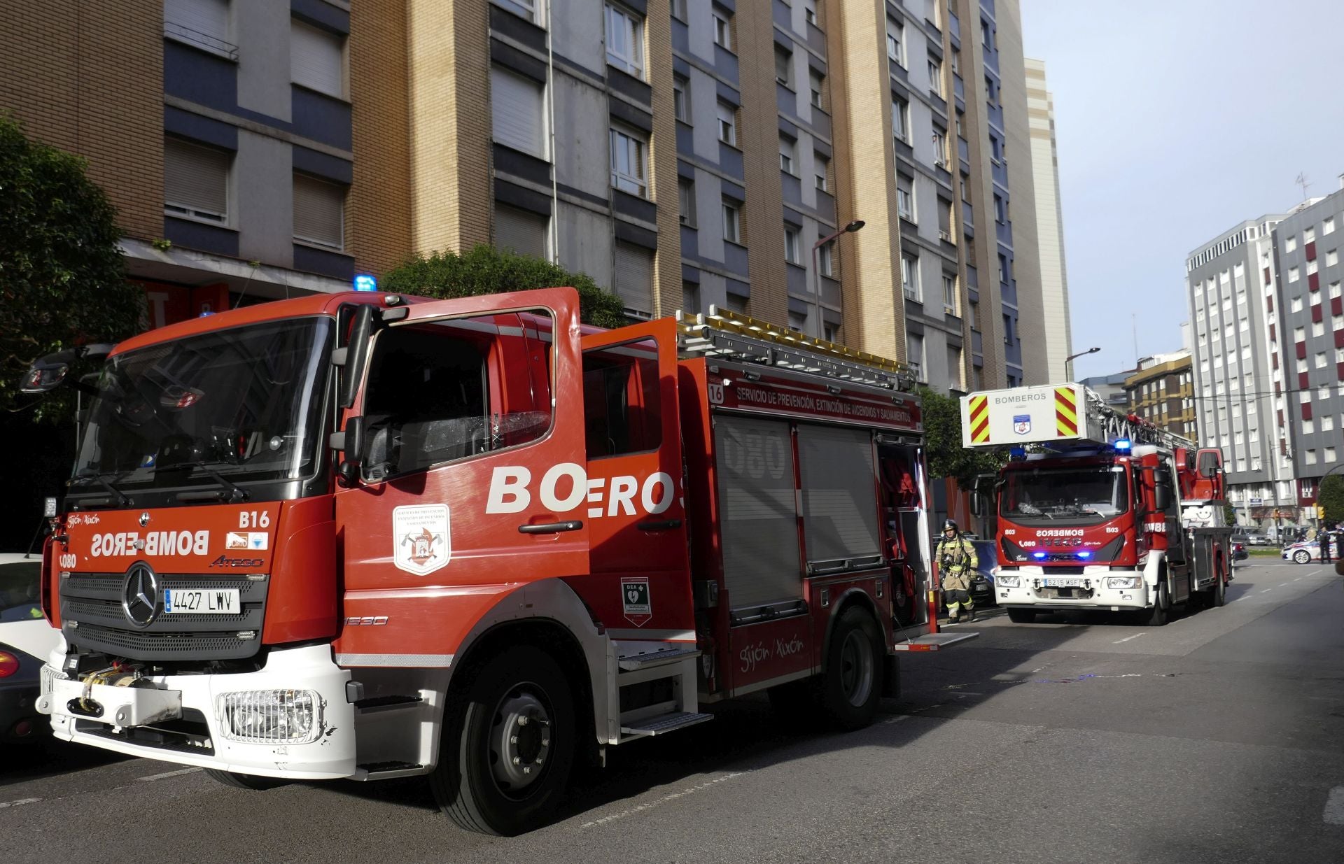 Alarma en Gijón por un incendio en un garaje que obligó a desalojar un gimnasio
