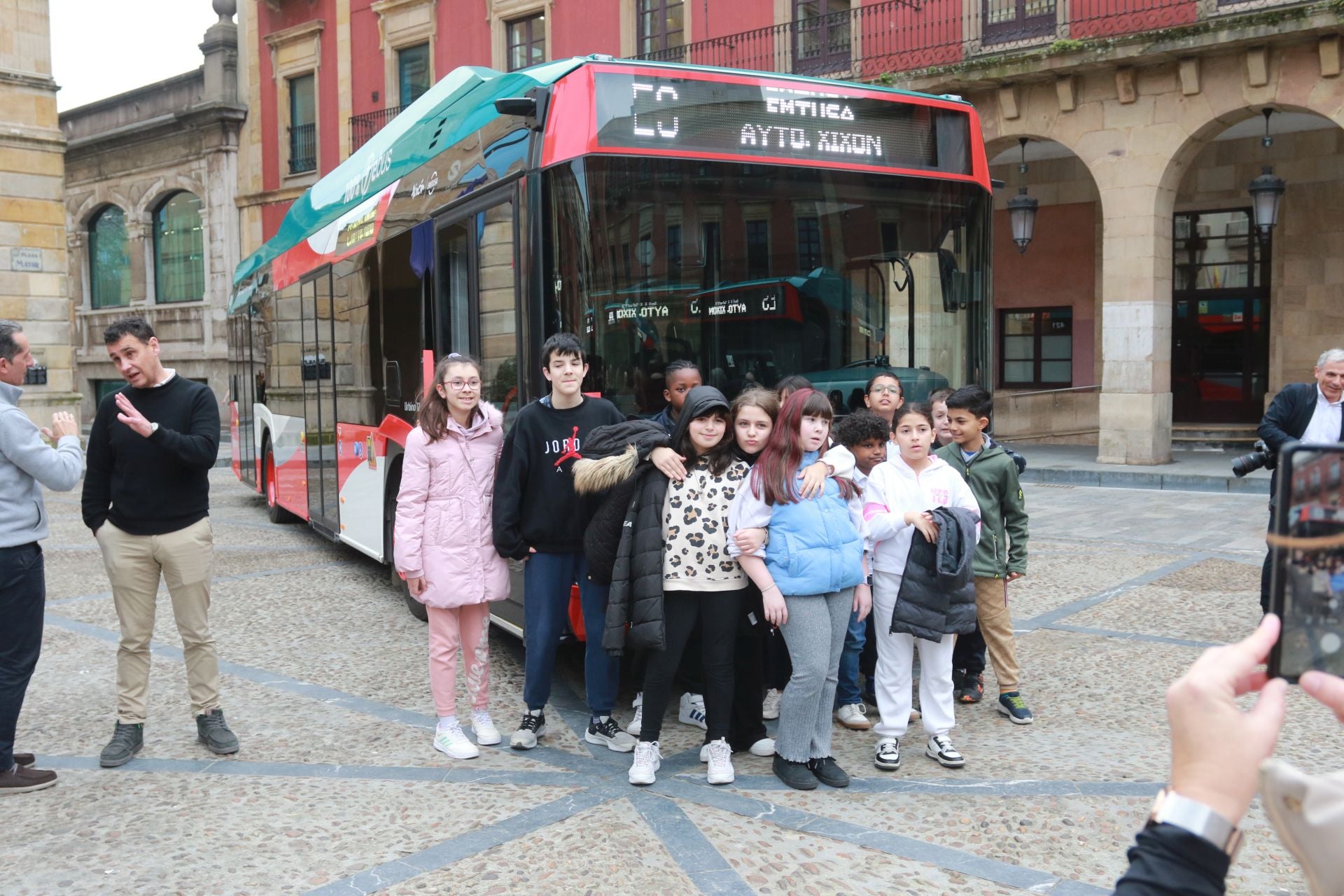 Gijón estrena autobuses: más seguros y eléctricos