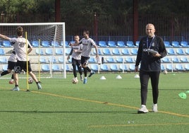 Rozada, en un entrenamiento del Real Avilés esta semana en La Toba.