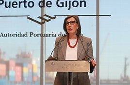 La nueva presidenta de la Autoridad Portuaria de Gijón durante su discurso de toma de posesión.