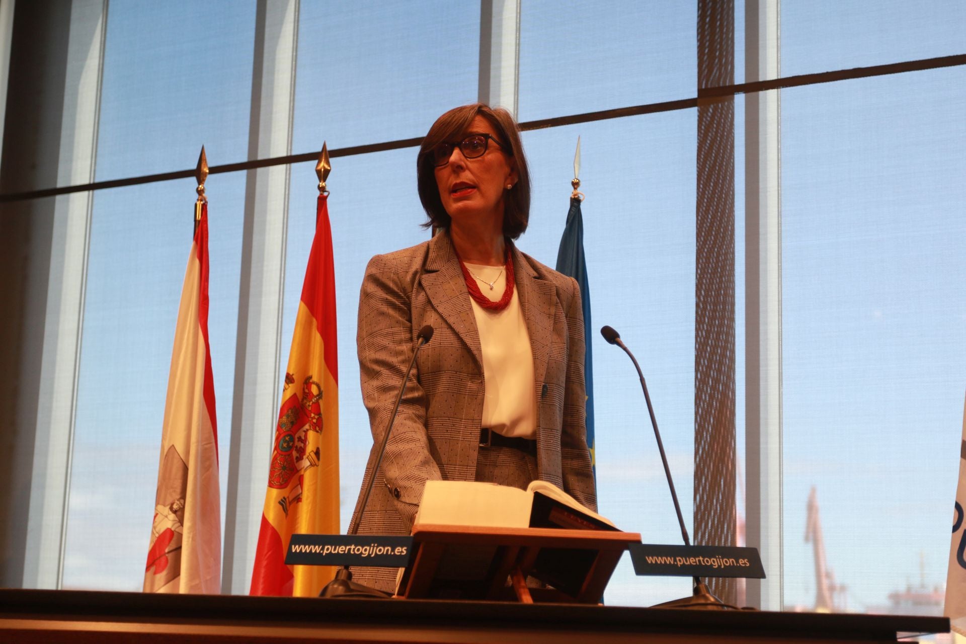 Toma de posesión de Nieves Roqueñí como presidenta del Puerto de Gijón