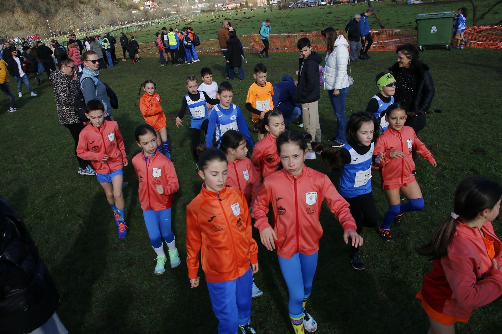 Más de 1.300 niños de toda Asturias corren en Laviana