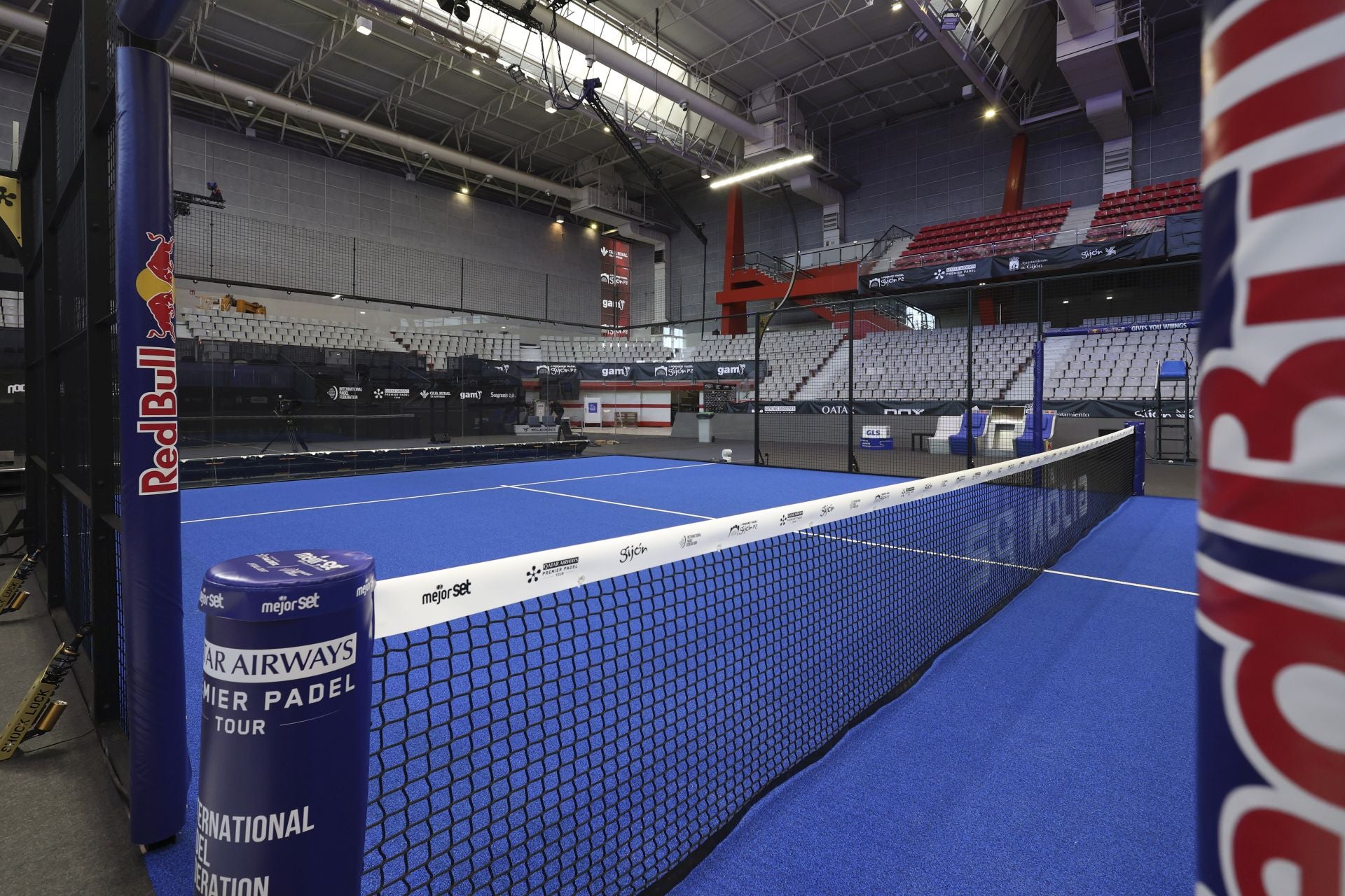Fotos: Preparativos y primeros entrenamientos en el Palacio de Deportes para el Premier Padel Gijón