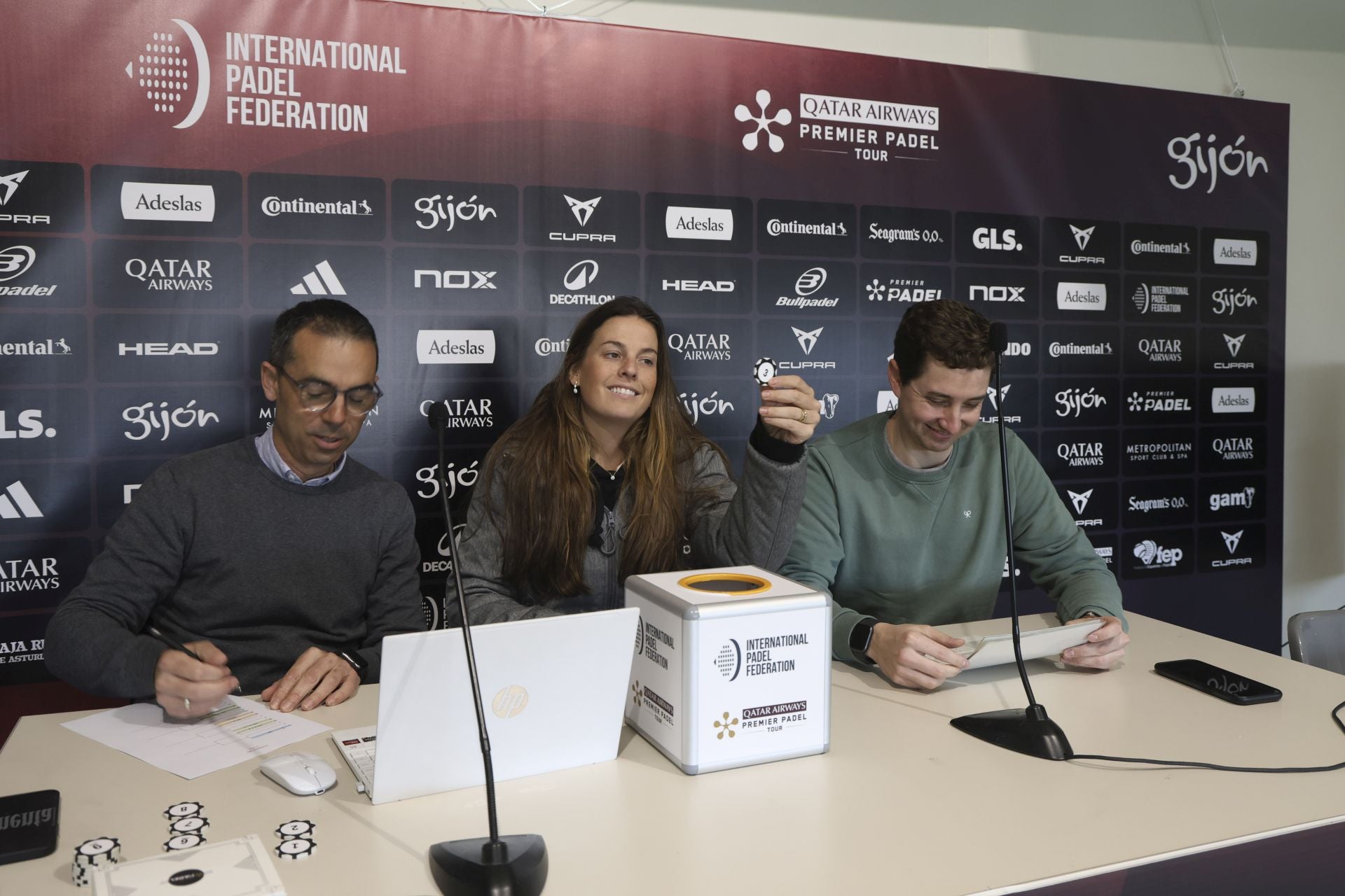 Fotos: Preparativos y primeros entrenamientos en el Palacio de Deportes para el Premier Padel Gijón