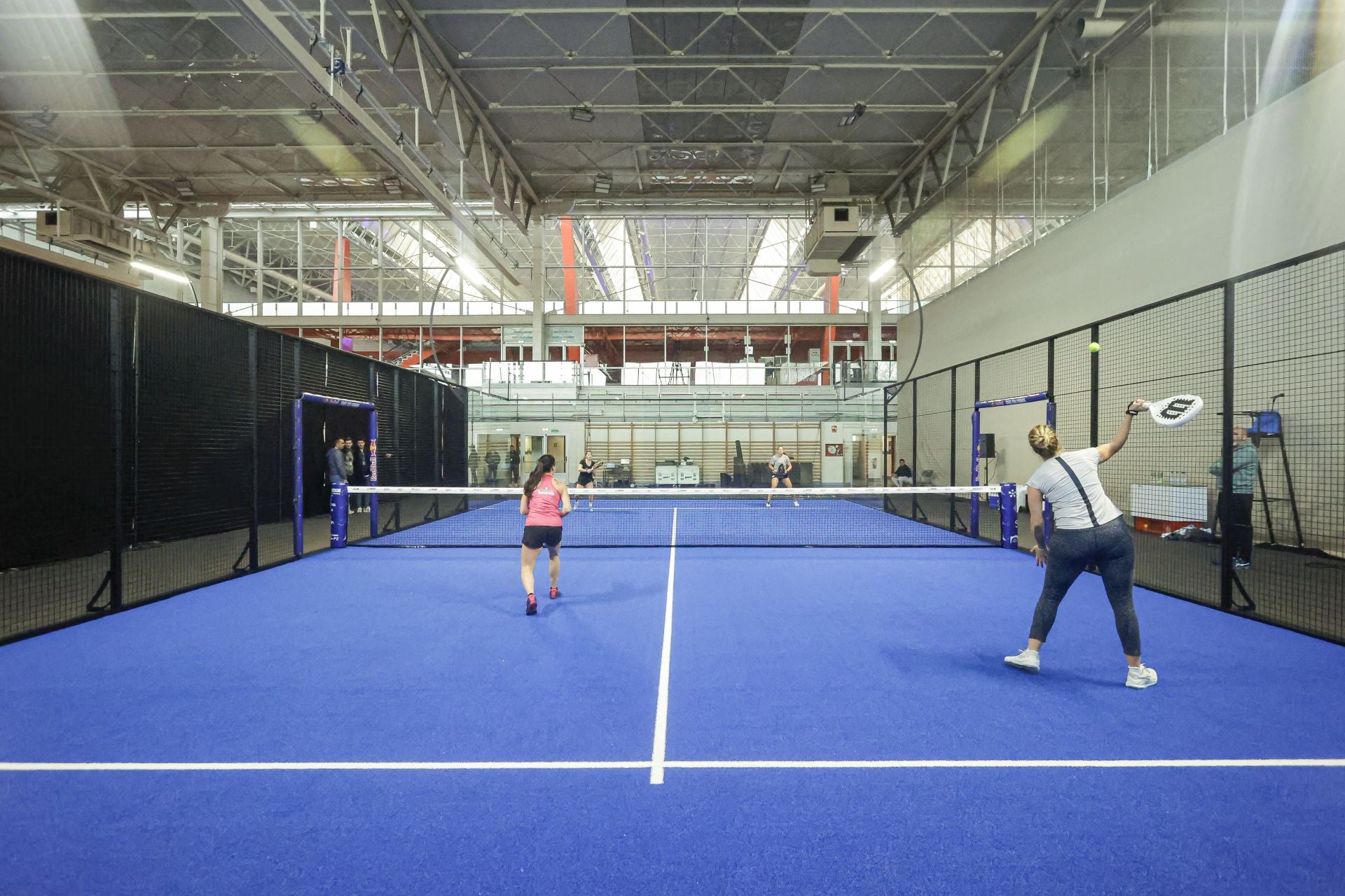 Fotos: Preparativos y primeros entrenamientos en el Palacio de Deportes para el Premier Padel Gijón