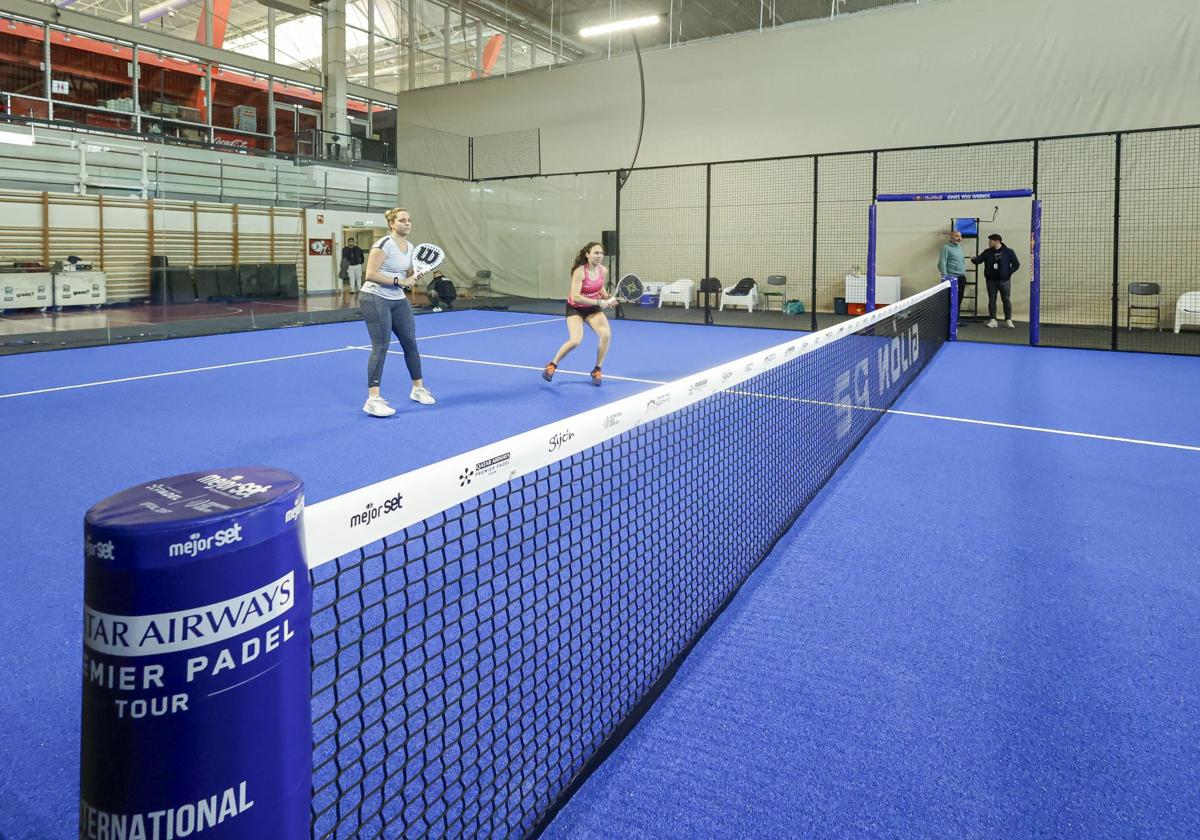 Fotos: Preparativos y primeros entrenamientos en el Palacio de Deportes para el Premier Padel Gijón