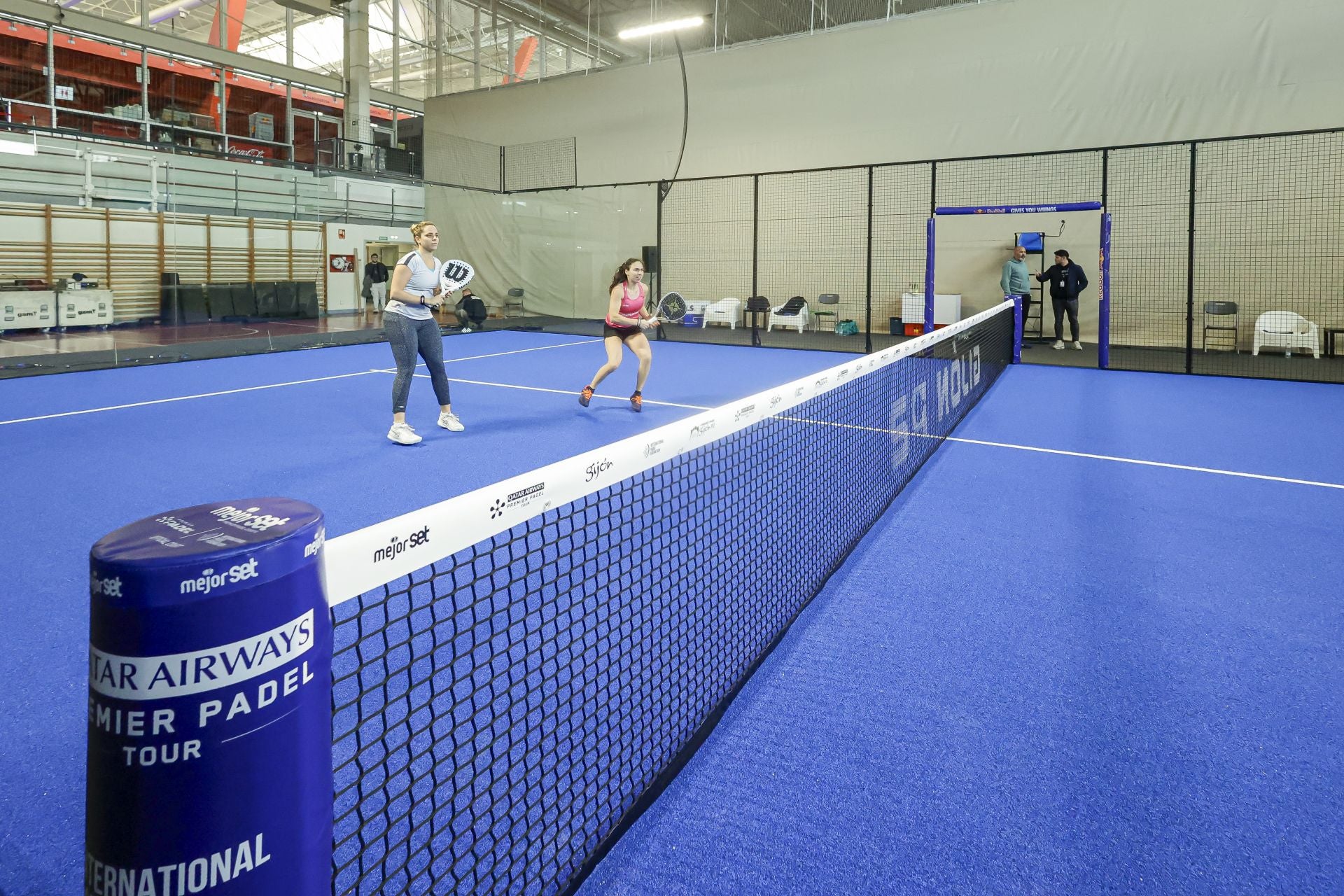 Fotos: Preparativos y primeros entrenamientos en el Palacio de Deportes para el Premier Padel Gijón