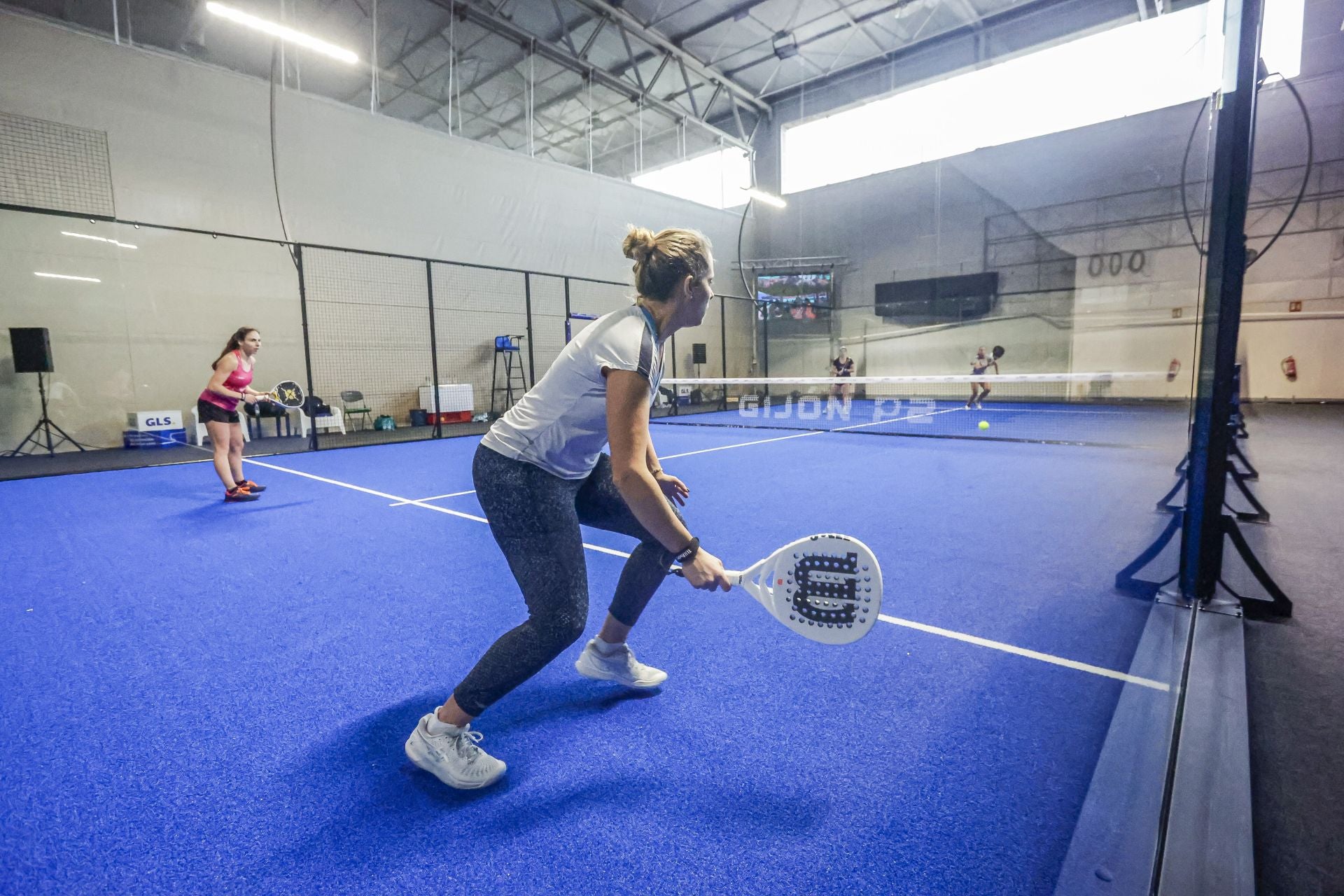 Fotos: Preparativos y primeros entrenamientos en el Palacio de Deportes para el Premier Padel Gijón