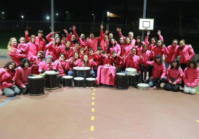 Miembros de la charanga Kop'a Vino.