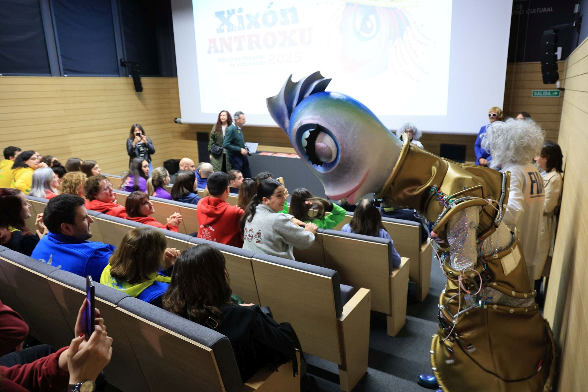 Así es MarIA Bluetooth, la sardina del Antroxu de Gijón