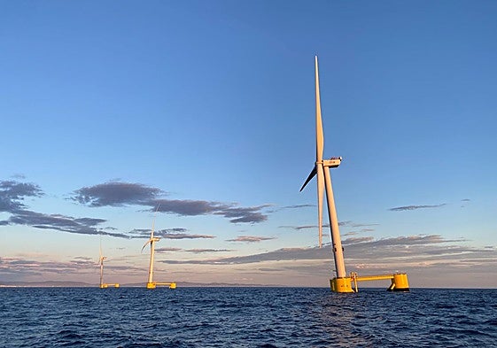 Windfloat Atlantic, el primer parque eólico flotante semisumergible del mundo, liderado por EDP Renovables y ubicado en el norte de Portugal, cuenta con turbinas construidas por Windar y Navantia.