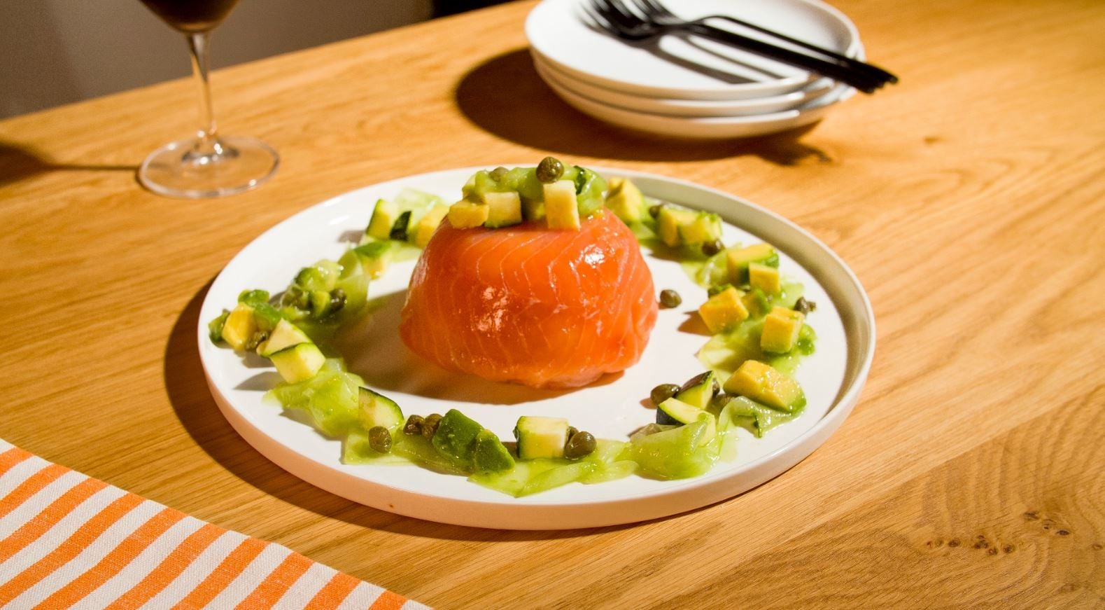 Tarrina de salmón con queso crema.