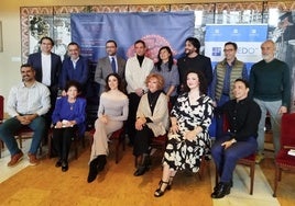 Arriba, de izquierda a derecha, Juan Noval-Moro, Cosme Marina, David Álvarez, Leo Castaldi, Nuria Castejón, Antonio Torres, Pascal Merat y Gonzalo de Castro. Debajo, Diego Martín-Etxebarría, Lucero Tena, Leonor Bonilla, Marisol Martín, Mónica Redondo y Santiago Ballerini.