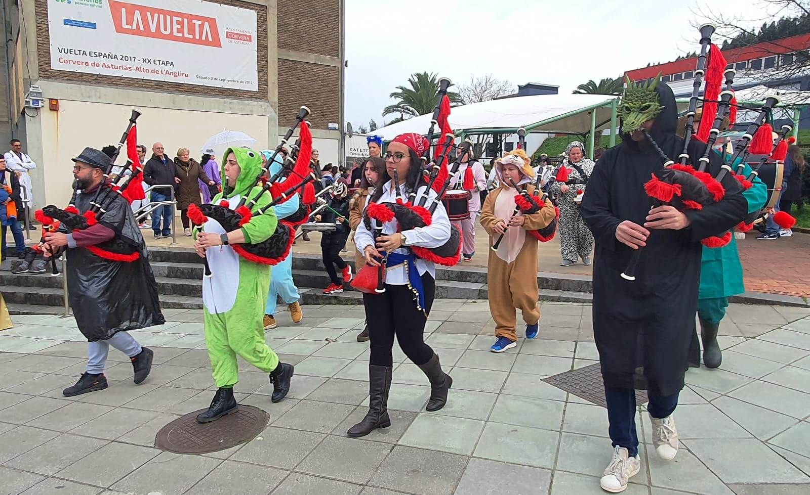 Corvera se sumerge en «La historia y la mar» durante el Antroxu