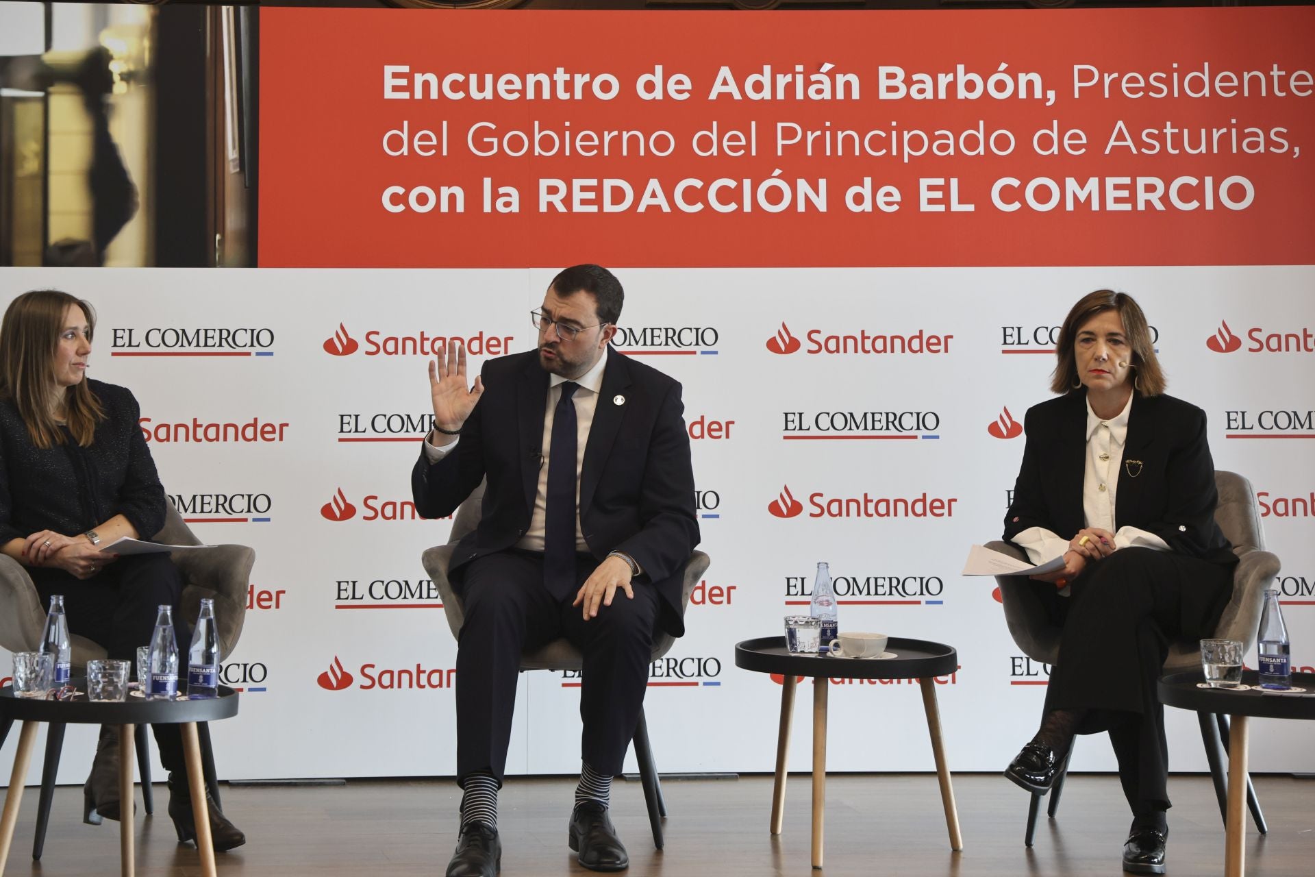 Así fue el encuentro de Adrián Barbón con EL COMERCIO
