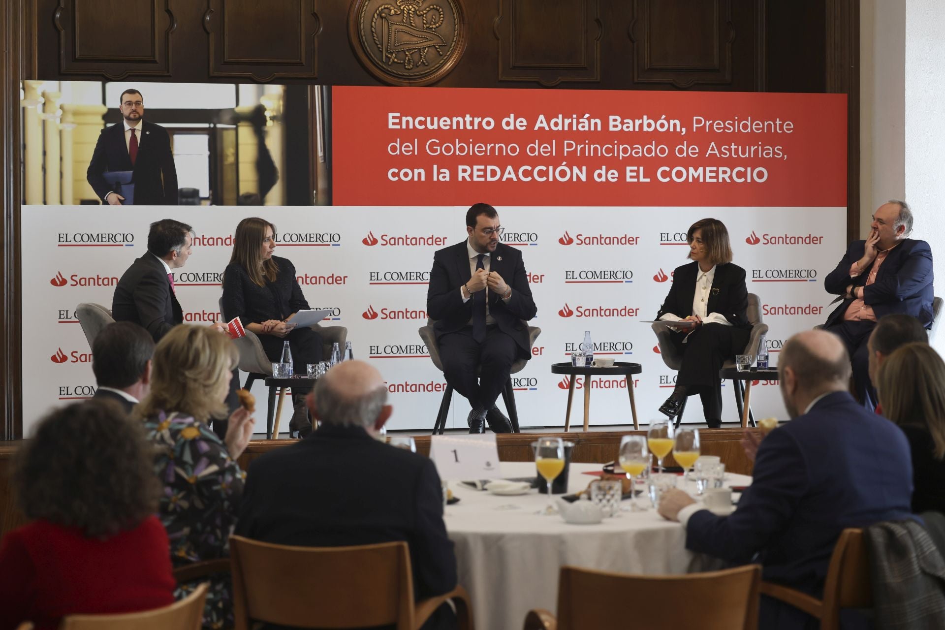 Así fue el encuentro de Adrián Barbón con EL COMERCIO