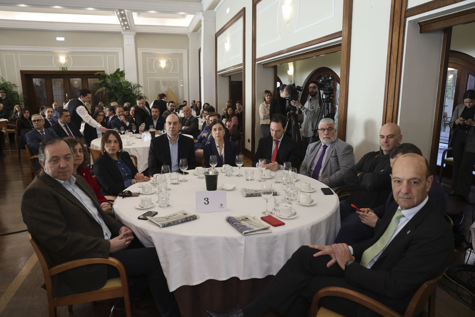 Así fue el encuentro de Adrián Barbón con EL COMERCIO