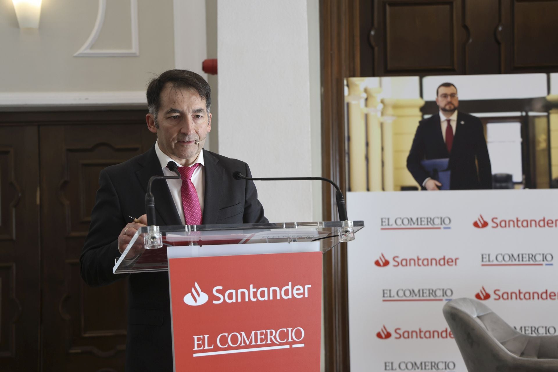 Así fue el encuentro de Adrián Barbón con EL COMERCIO