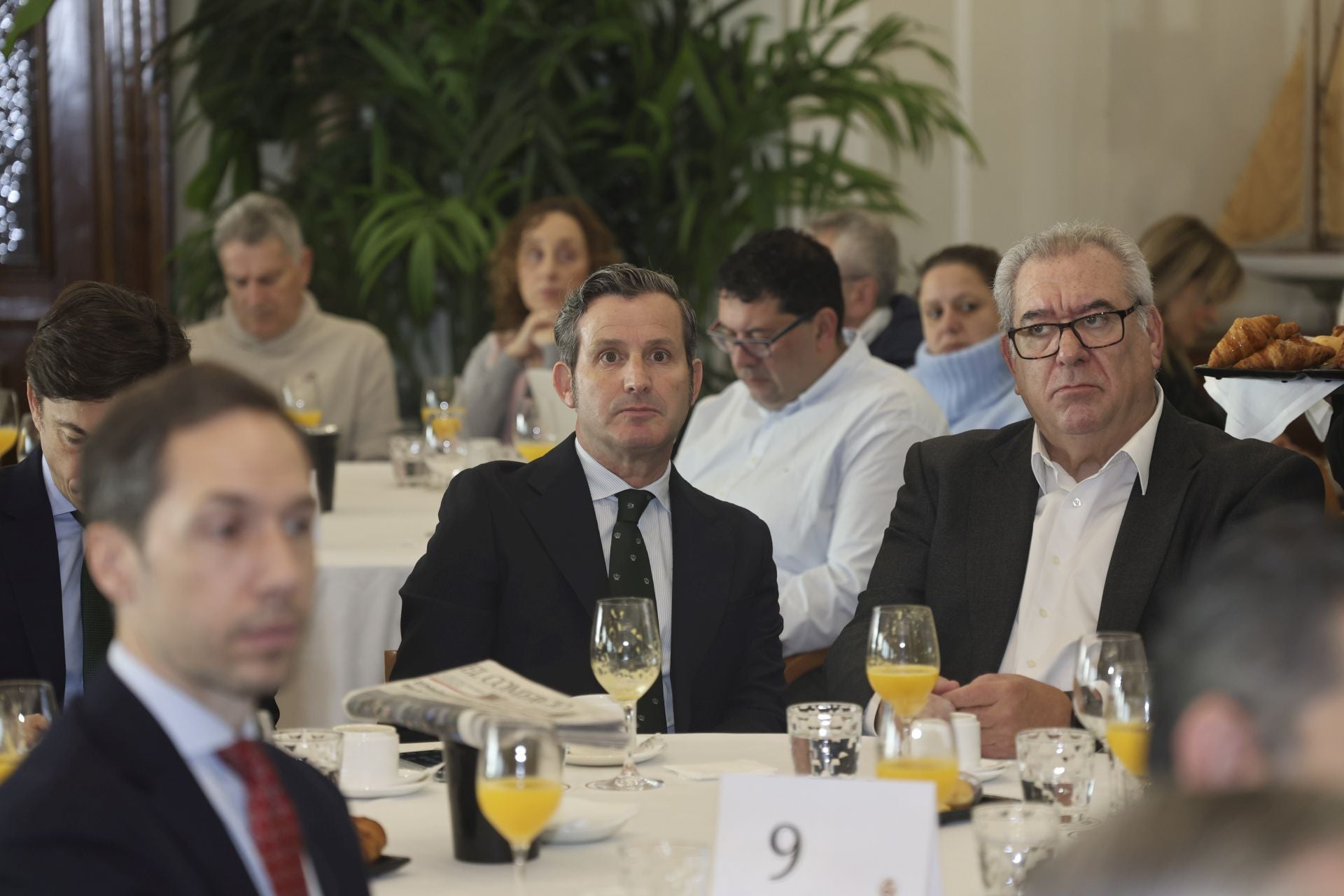 Así fue el encuentro de Adrián Barbón con EL COMERCIO