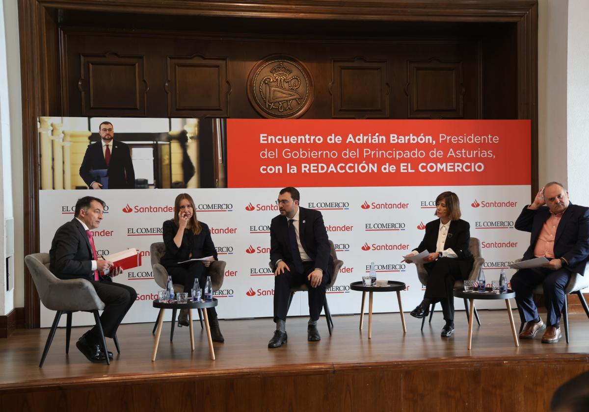 El presidente del Principado de Asturias, Adrián Barbón, durante el encuentro con EL COMERCIO.