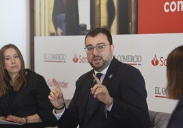 Adrián Barbón, en el encuentro con la redacción de EL COMERCIO, este miércoles.