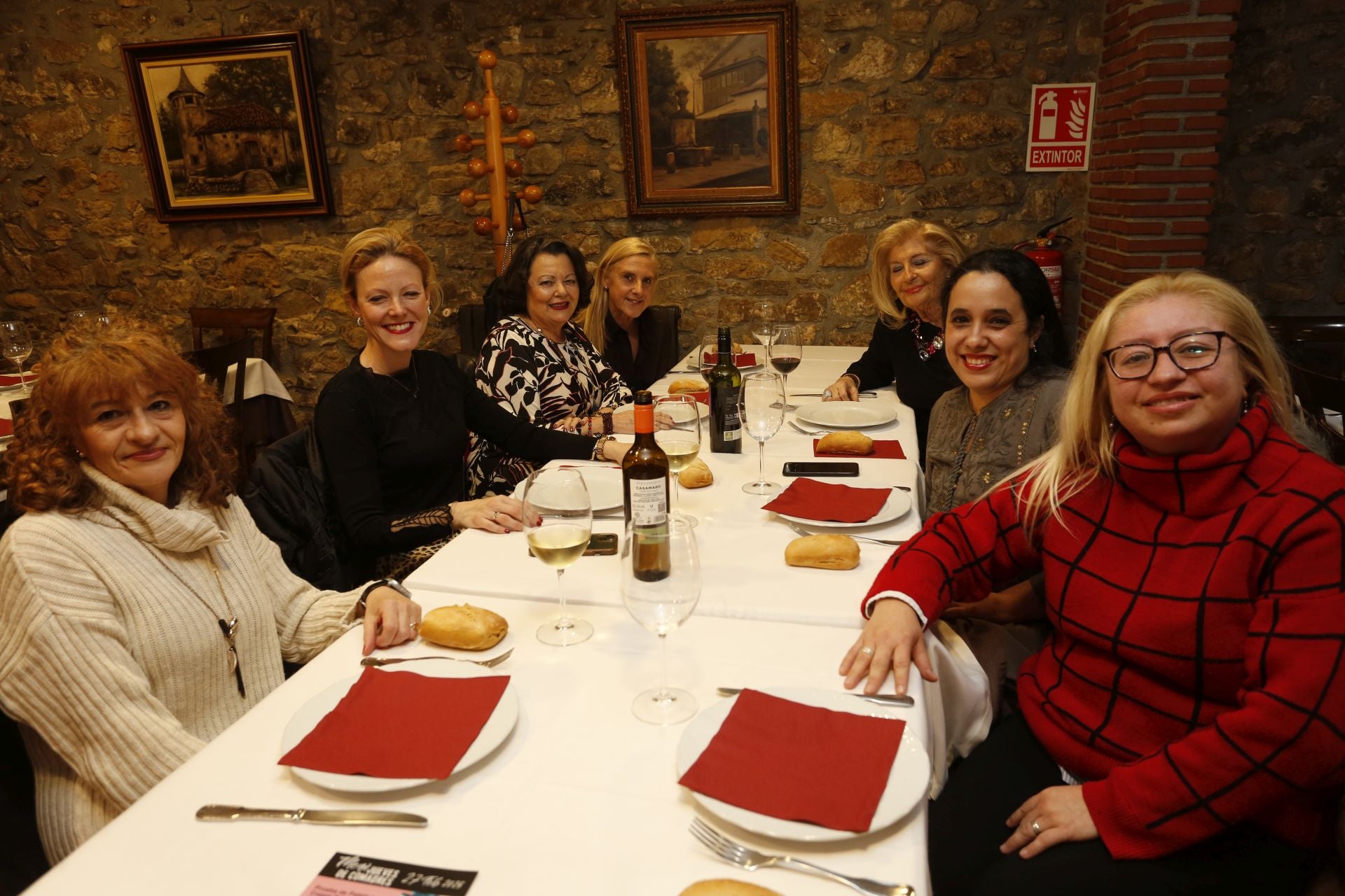 Les Comadres dan la bienvenida al Carnaval en Asturias