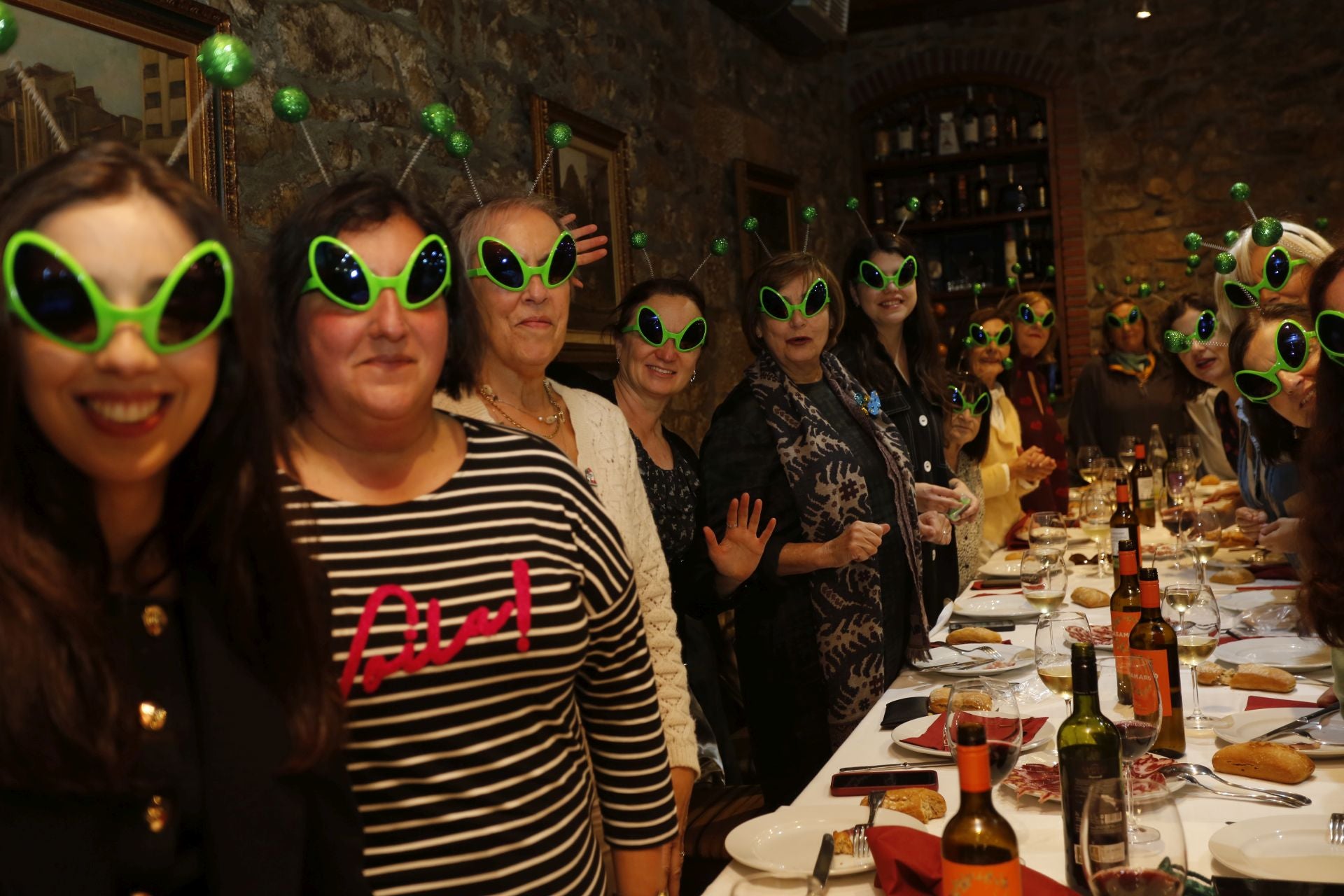 Les Comadres dan la bienvenida al Carnaval en Asturias