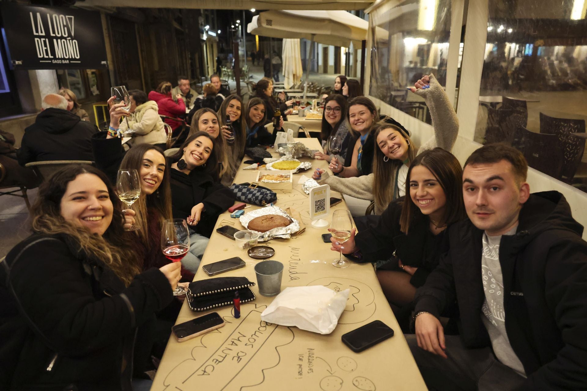 Les Comadres dan la bienvenida al Carnaval en Asturias