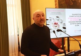 Guzmán Pendás presenta los resultados de la primera encuesta telefónica sobre soledad no deseada en el Distrito Centro de Gijón