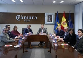 Ángela Pumariega, Andrés Ruiz, Félix Baragaño y Pedro López en la Cámara de Comercio de Gijón