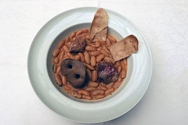 Plato de fabes con caramietcha, producto típico del Carnaval en el occidente