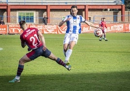 Viti, en una acción del partido del Real Avilés en Ávila.