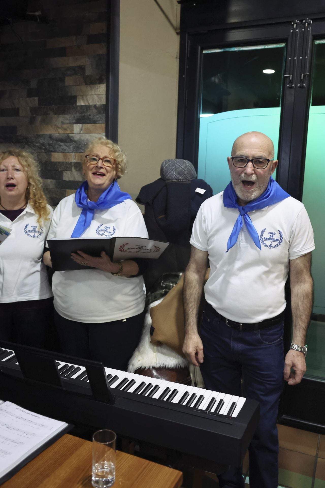 Los Cancios de Chigre iluminan Siero