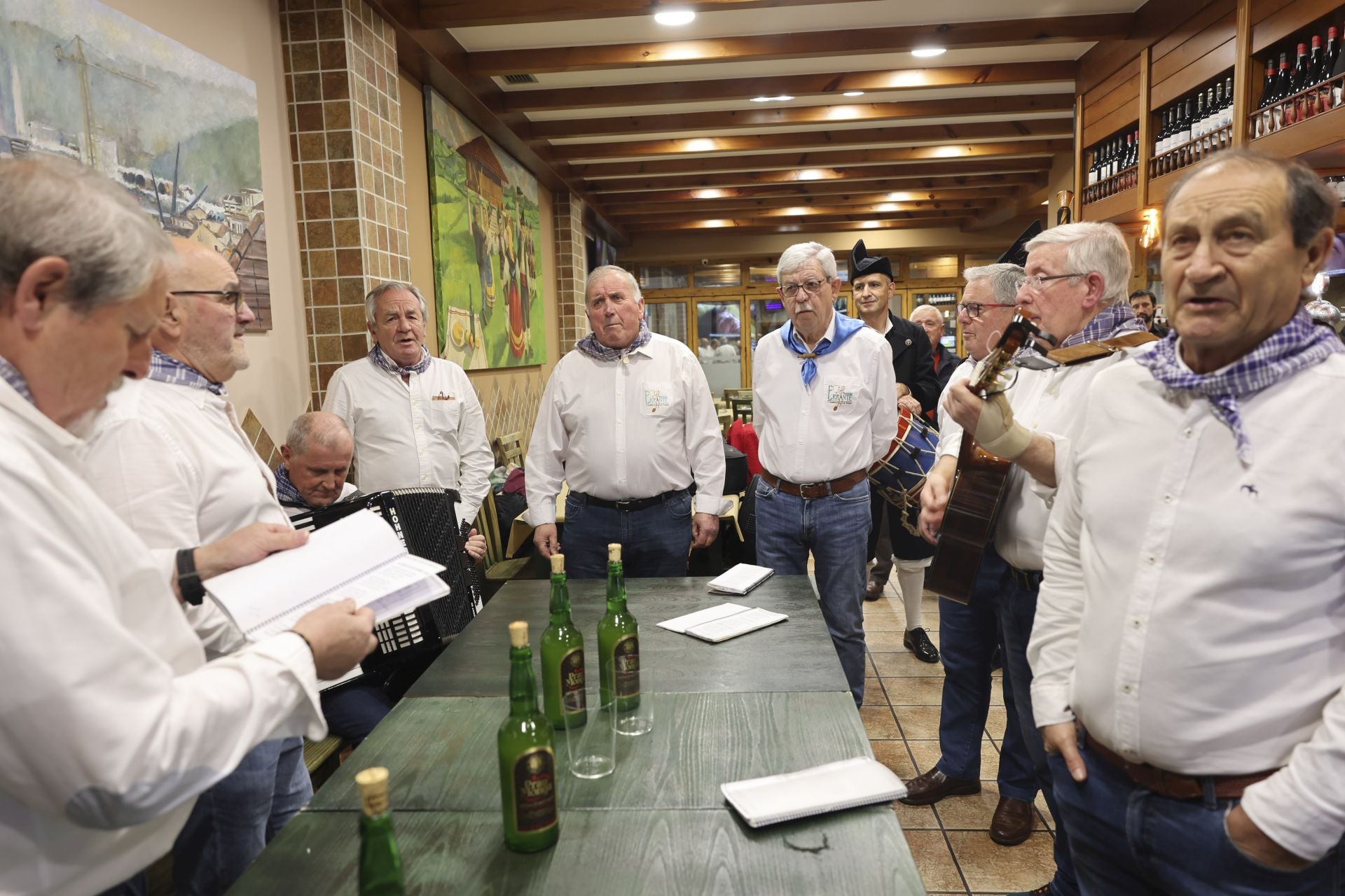 Los Cancios de Chigre iluminan Siero