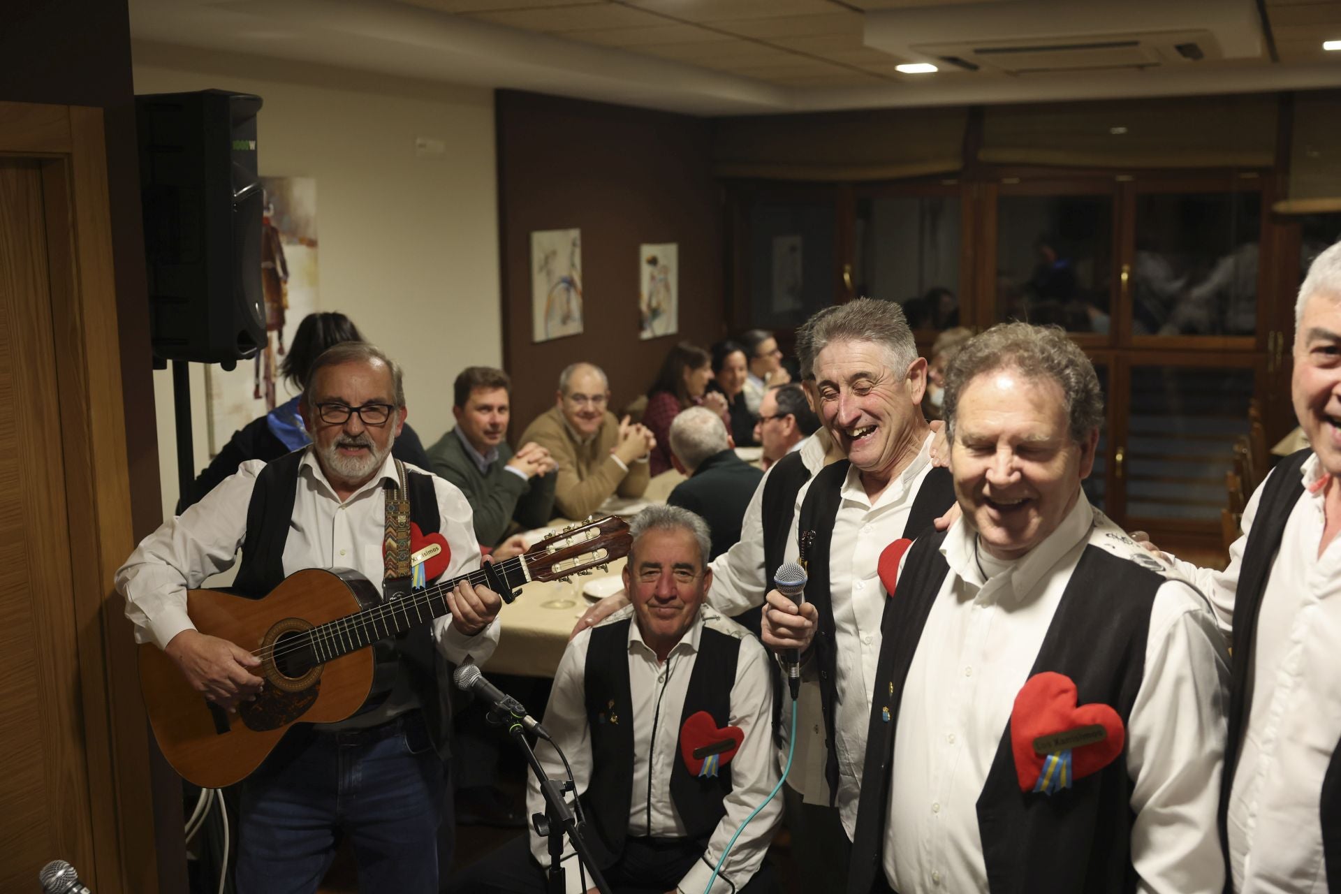 Los Cancios de Chigre iluminan Siero