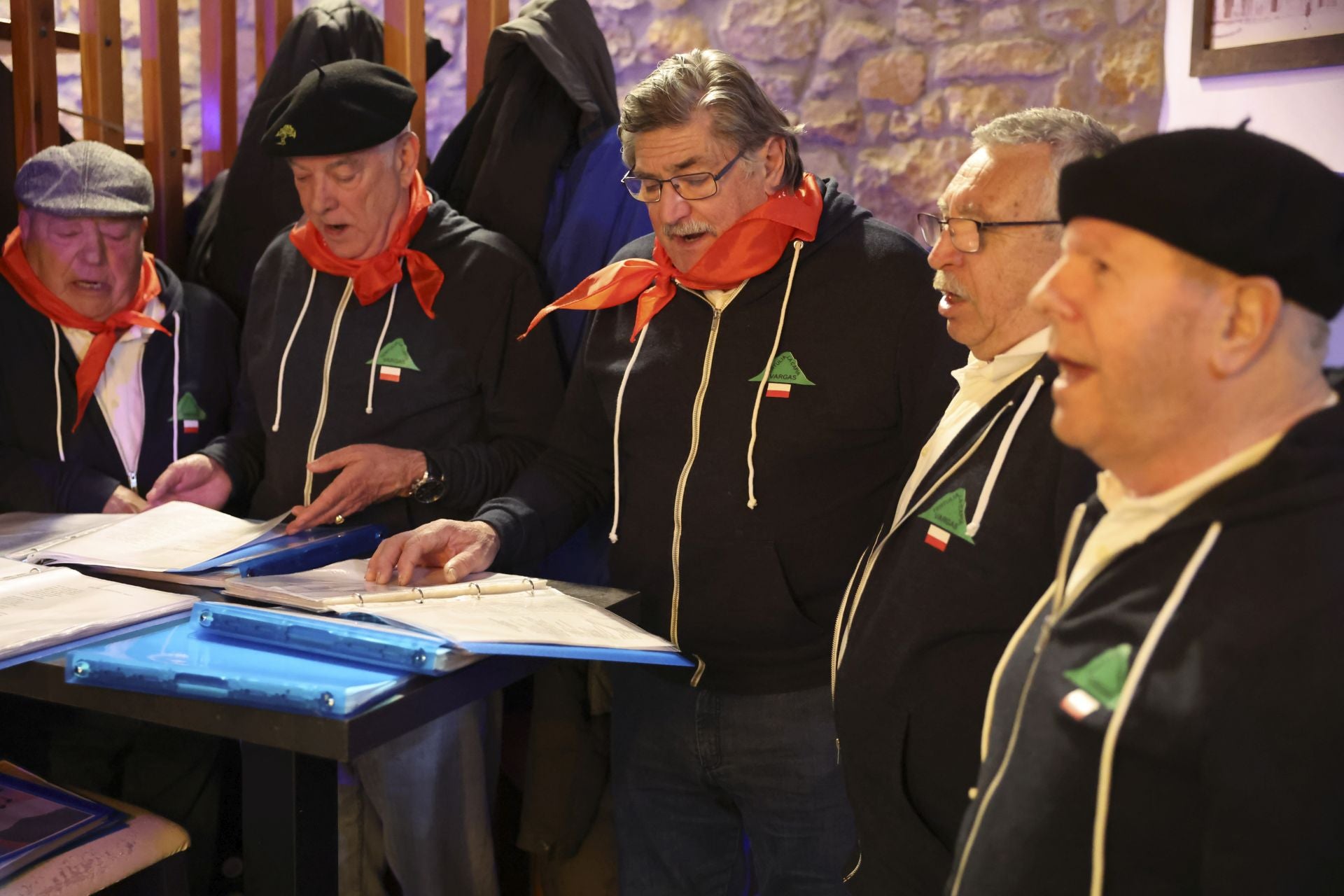 Los Cancios de Chigre iluminan Siero