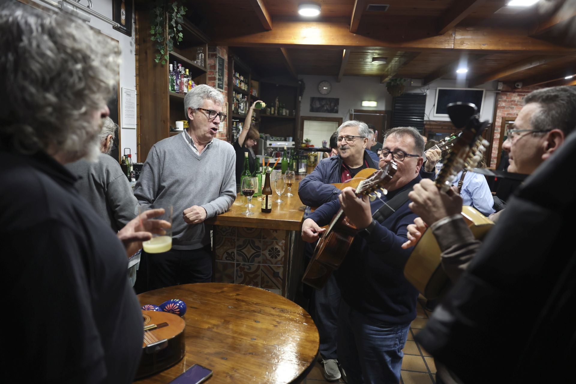 Los Cancios de Chigre iluminan Siero