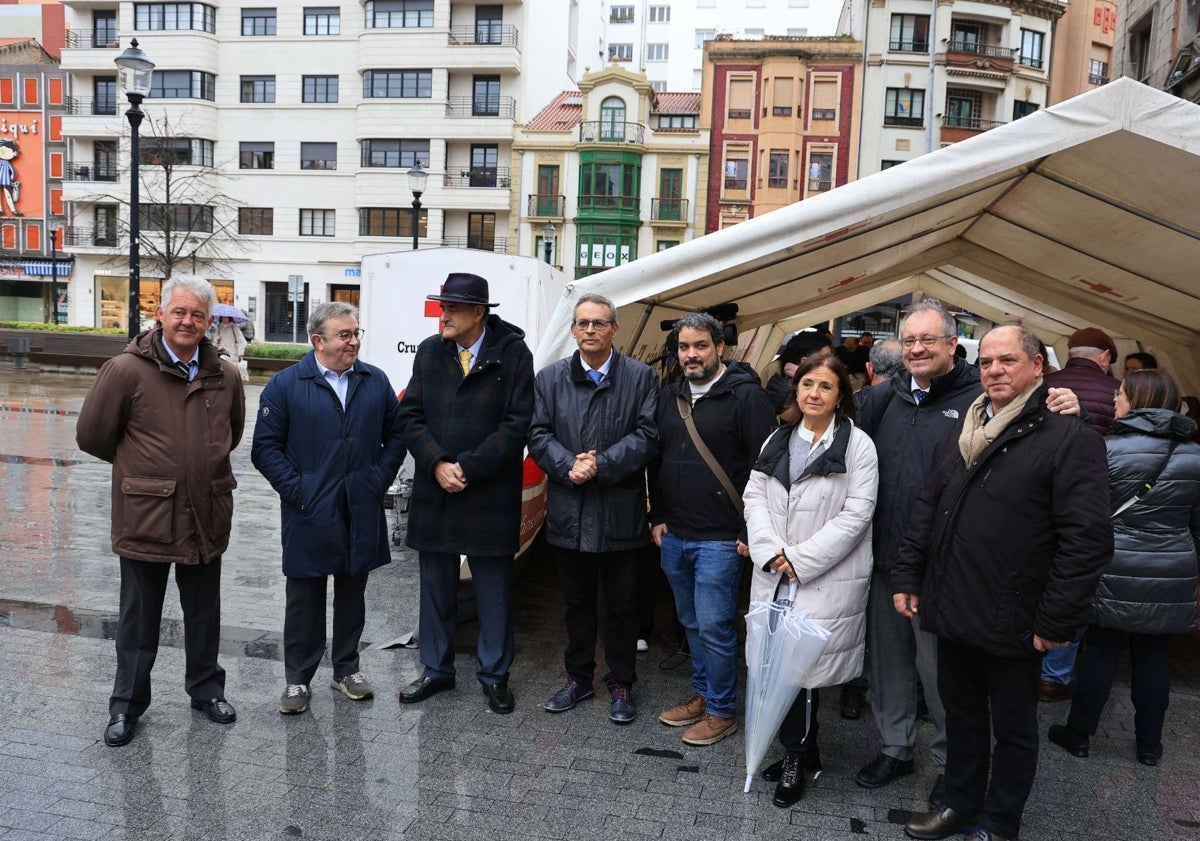 Imagen principal - Un circuito de la Salud en la plaza del Parchís de Gijón