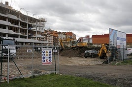 Inicio de las obras de la 'Torre Poniente' de Nozar en Sanz Crespo.