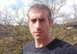 Manuel Ángel Castro, ayer, durante un paseo por el monte.