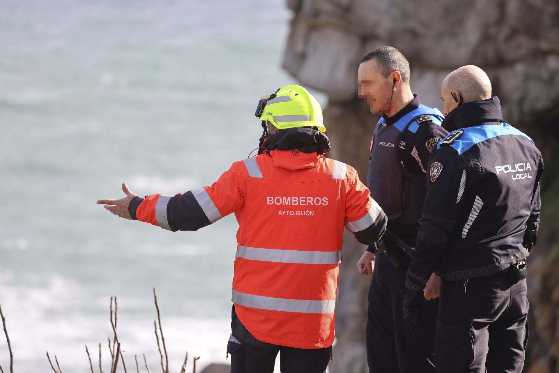 Despliegue de Policía, Salvamento Marítimo y Bomberos en el Cerro de Santa Catalina