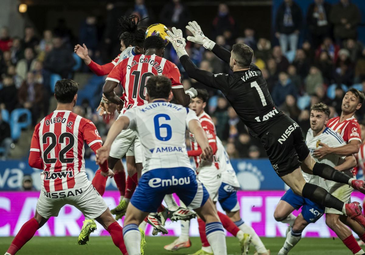 Las mejores imágenes del Zaragoza y Sporting de Gijón