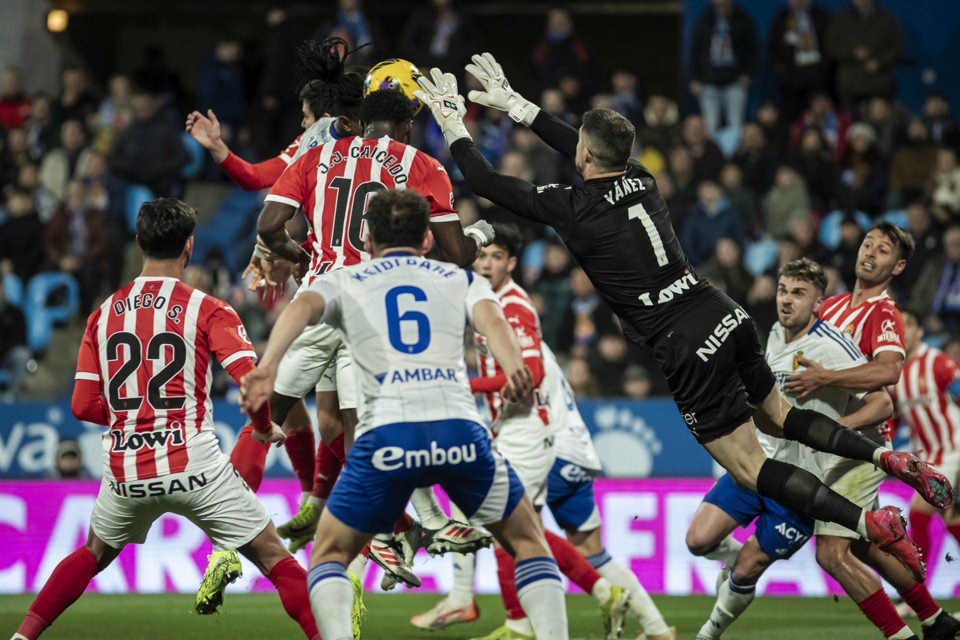 Las mejores imágenes del Zaragoza y Sporting de Gijón