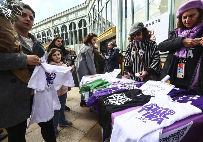 Mercado feminista en el Fontán