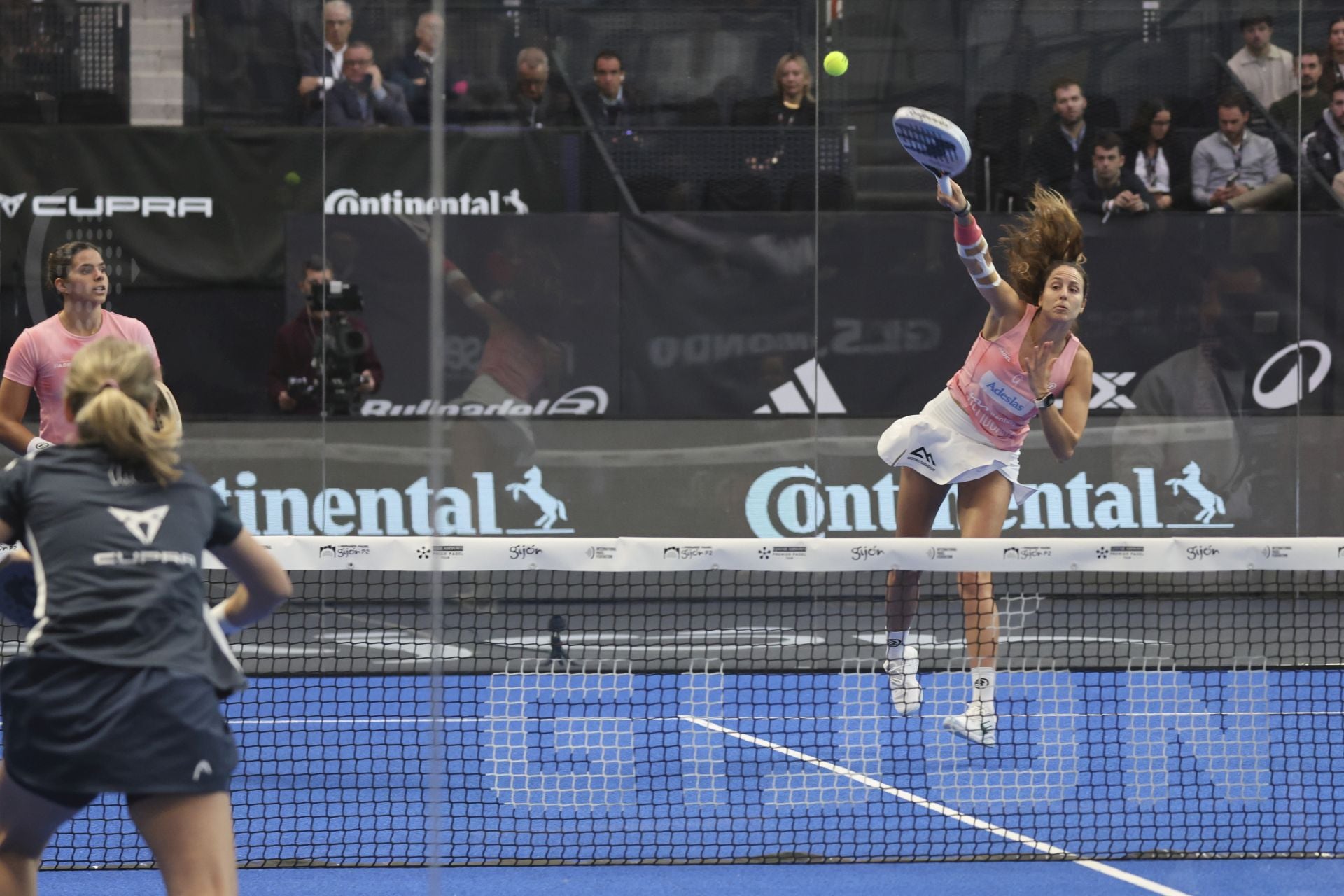 ¿Estuviste en la final femenina del Gijón Premier Padel? ¡Búscate en las fotos!