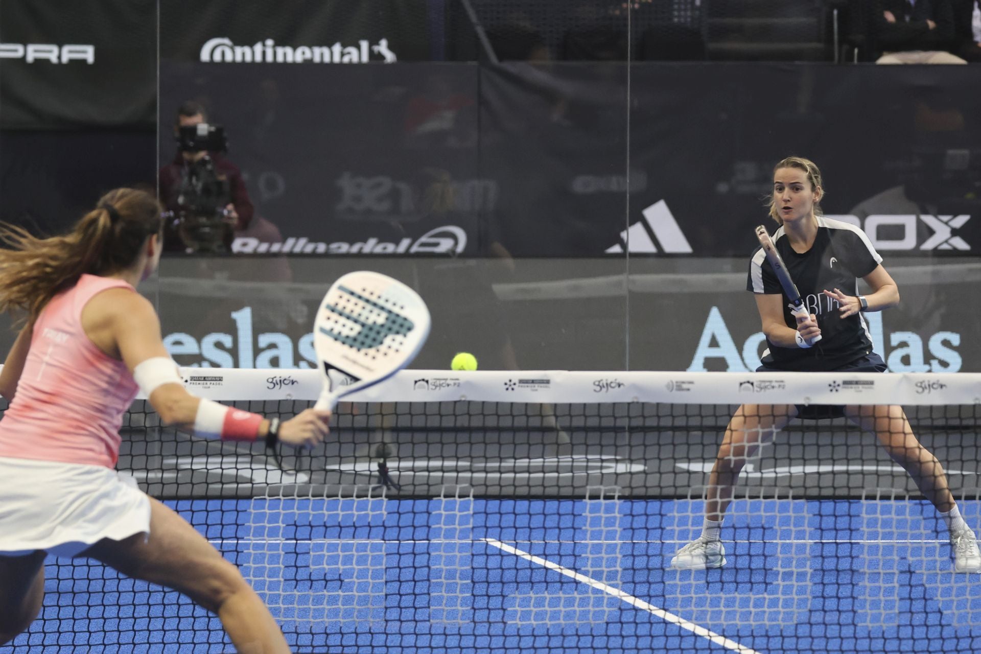 ¿Estuviste en la final femenina del Gijón Premier Padel? ¡Búscate en las fotos!