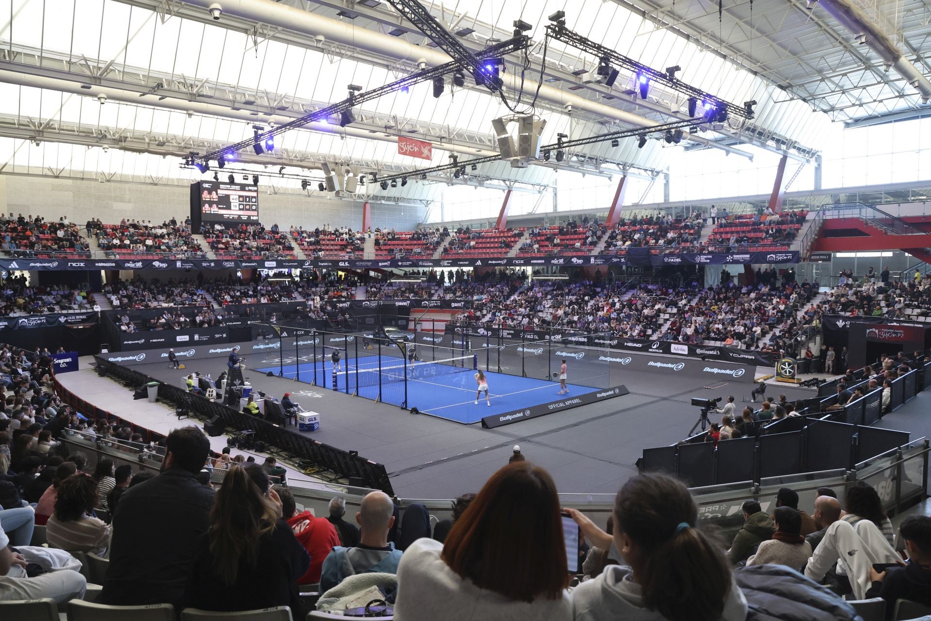 ¿Estuviste en la final femenina del Gijón Premier Padel? ¡Búscate en las fotos!