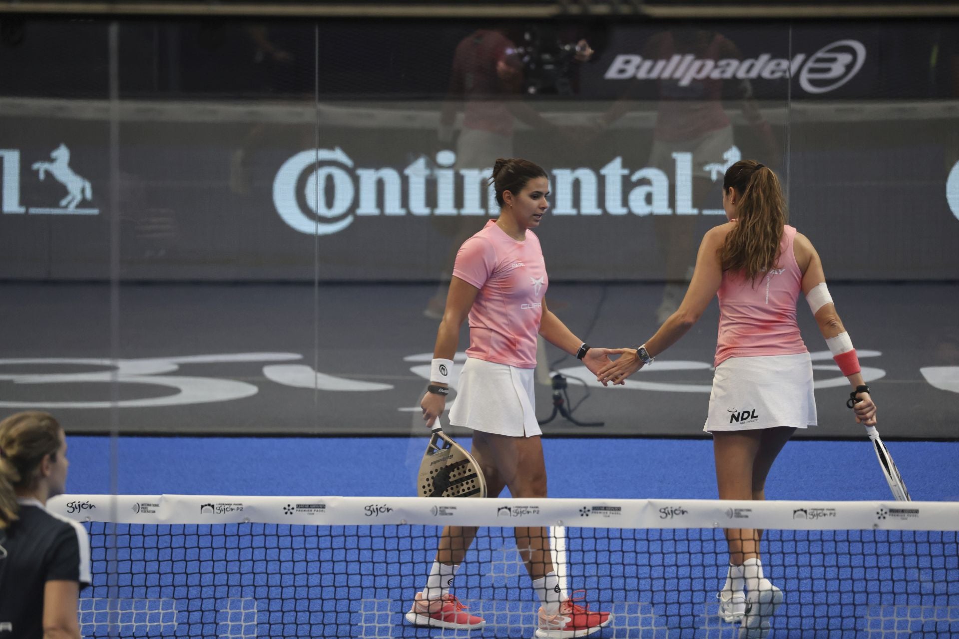 ¿Estuviste en la final femenina del Gijón Premier Padel? ¡Búscate en las fotos!